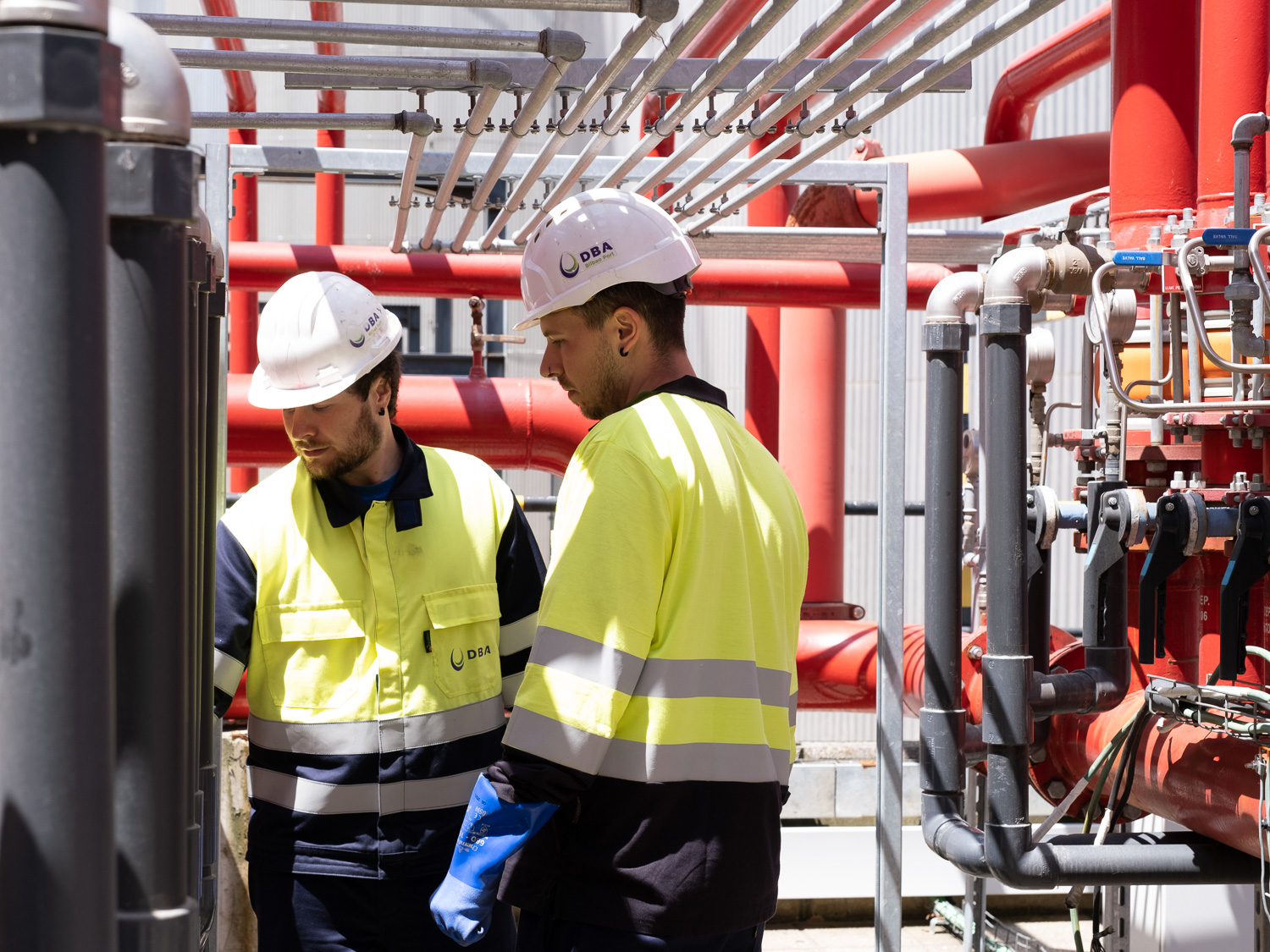 Operarios planta de almacenamiento Grupo Hafesa